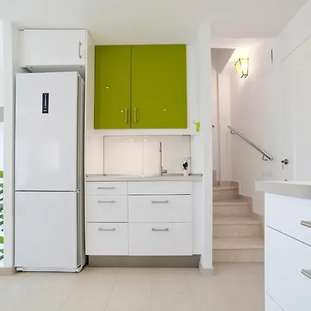 アパート Tranquil Duplex Sitges, Sea Views, Private Parking, Terrace シッチェス