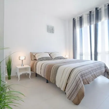 Tranquil Duplex Sitges, Sea Views, Private Parking, Terrace Daire Sitges