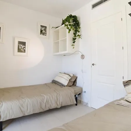 Daire Tranquil Duplex Sitges, Sea Views, Private Parking, Terrace *