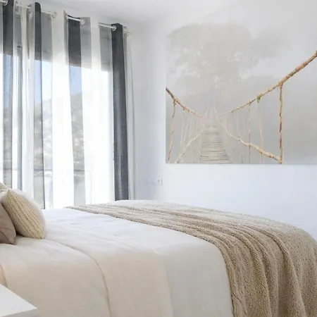 アパート Tranquil Duplex Sitges, Sea Views, Private Parking, Terrace シッチェス