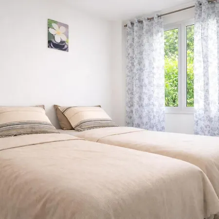 Tranquil Duplex Sitges, Sea Views, Private Parking, Terrace シッチェス