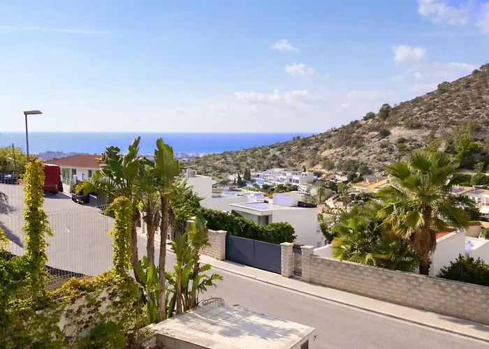 アパート Tranquil Duplex Sitges, Sea Views, Private Parking, Terrace