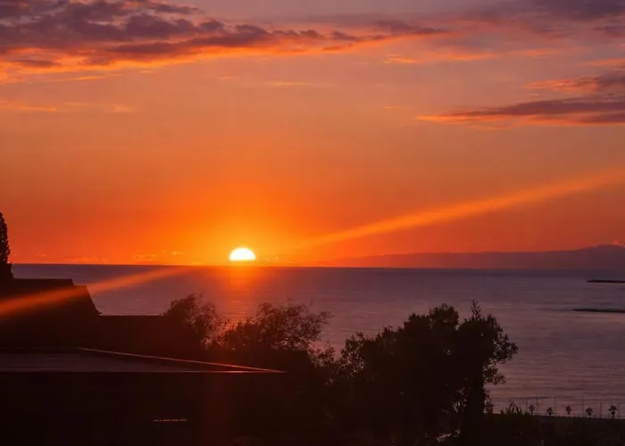 Tranquil Duplex Sitges, Sea Views, Private Parking, Terrace アパート シッチェス