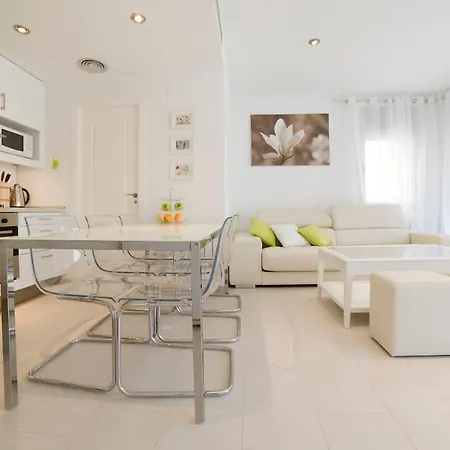 Tranquil Duplex Sitges, Sea Views, Private Parking, Terrace Appartement