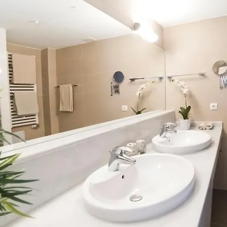Tranquil Duplex Sitges, Sea Views, Private Parking, Terrace *