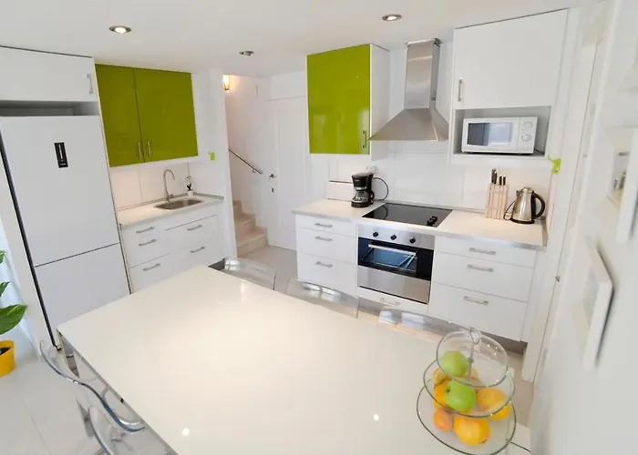 Tranquil Duplex Sitges, Sea Views, Private Parking, Terrace * 锡切斯