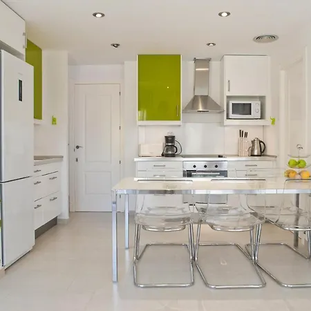 Tranquil Duplex Sitges, Sea Views, Private Parking, Terrace シッチェス
